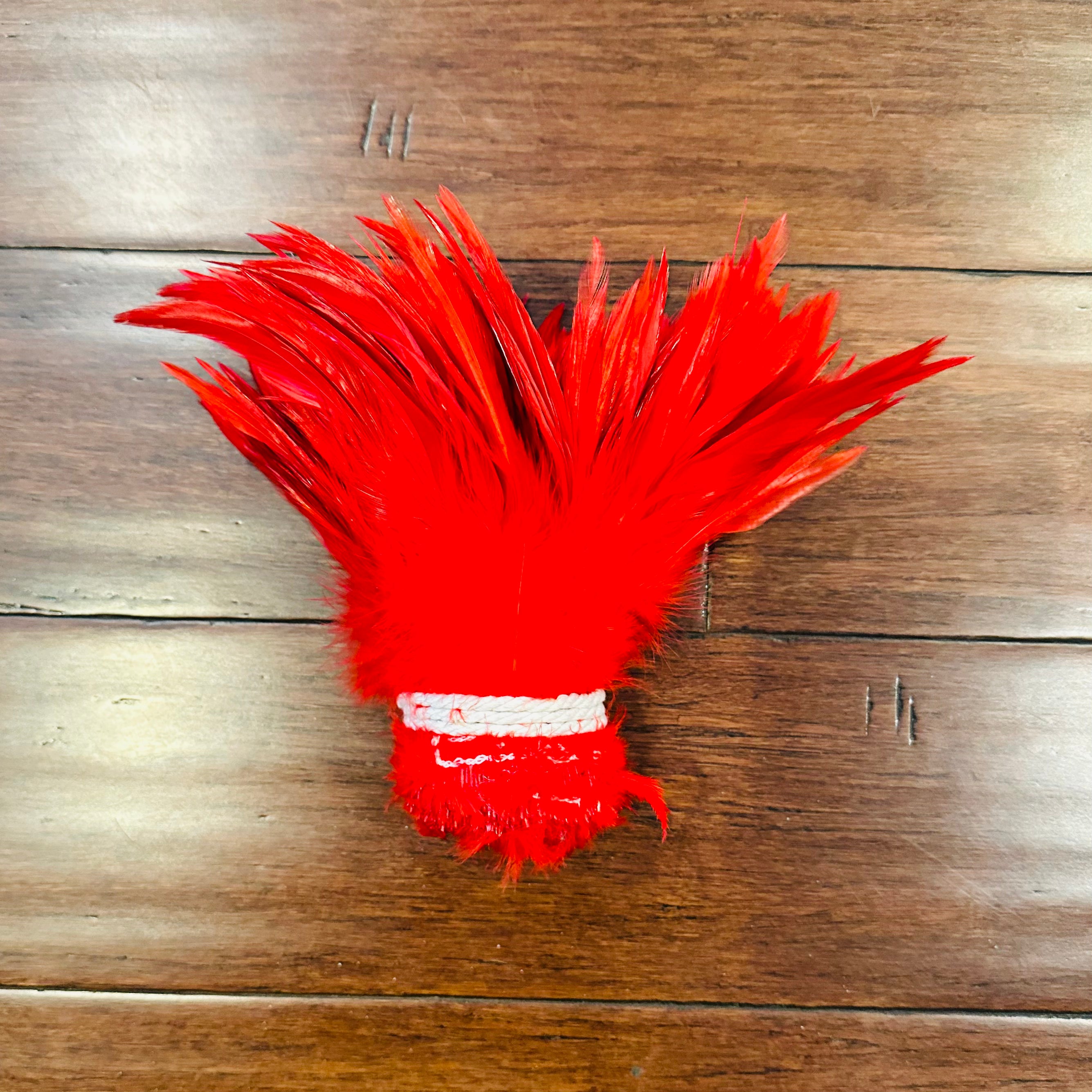 Feathers, Red Strung Rooster hackle feathers, 6-8", 1 yard