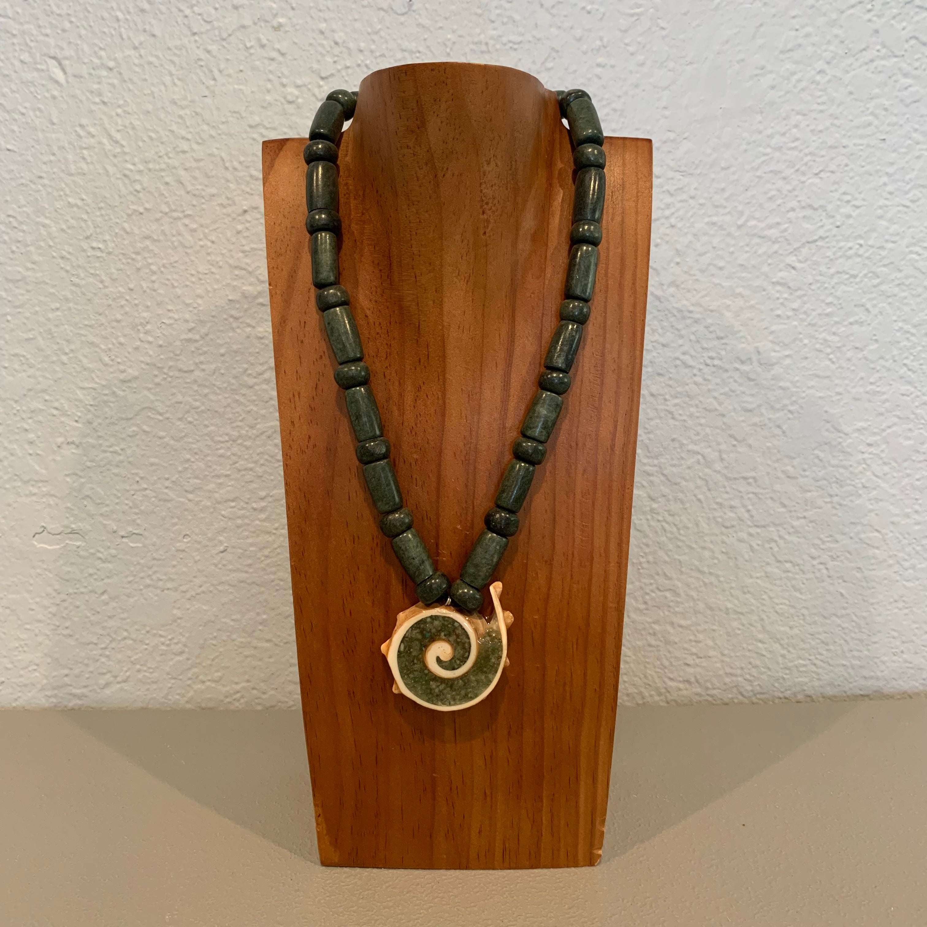 Necklace - Guatamala Jade w Enlayed shell 18