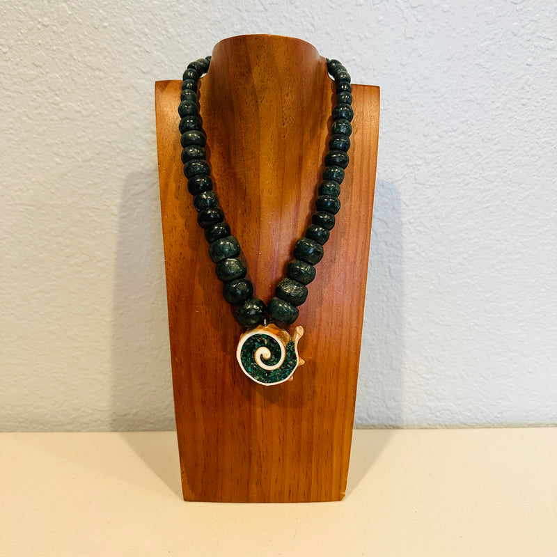 Necklace - Guatamala Jade w Enlayed shell 25