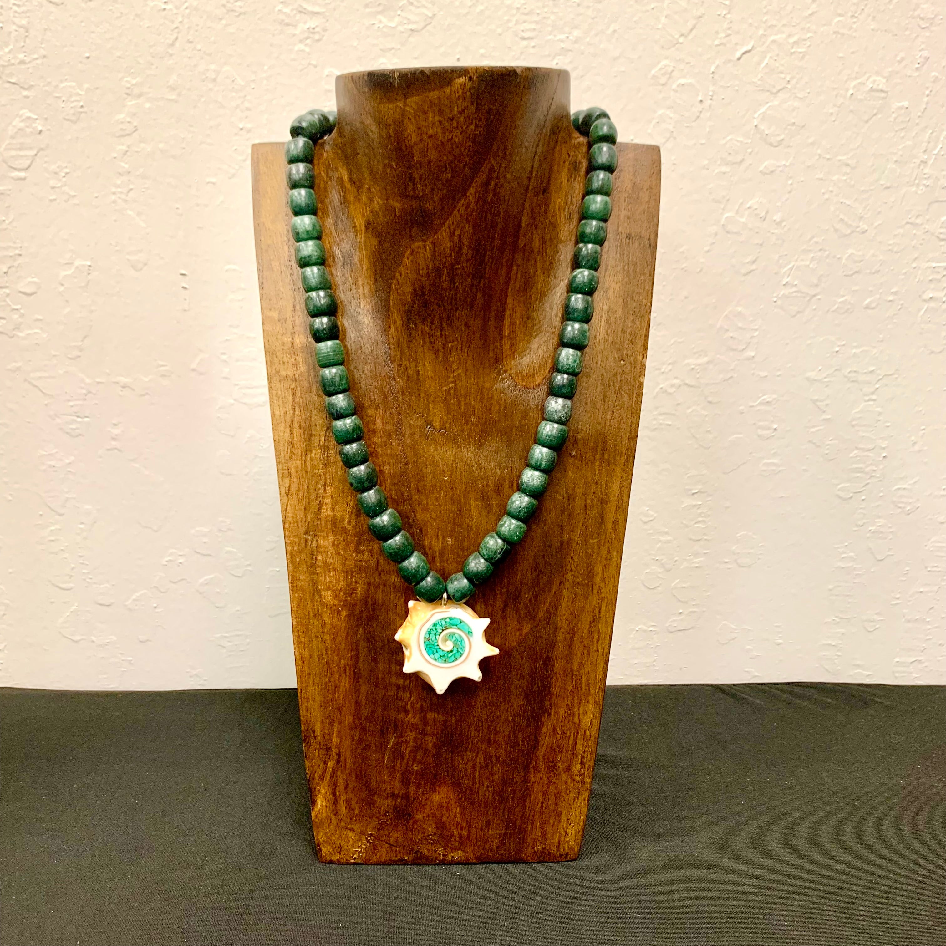 Necklace - Guatamala Jade w Enlayed shell 28