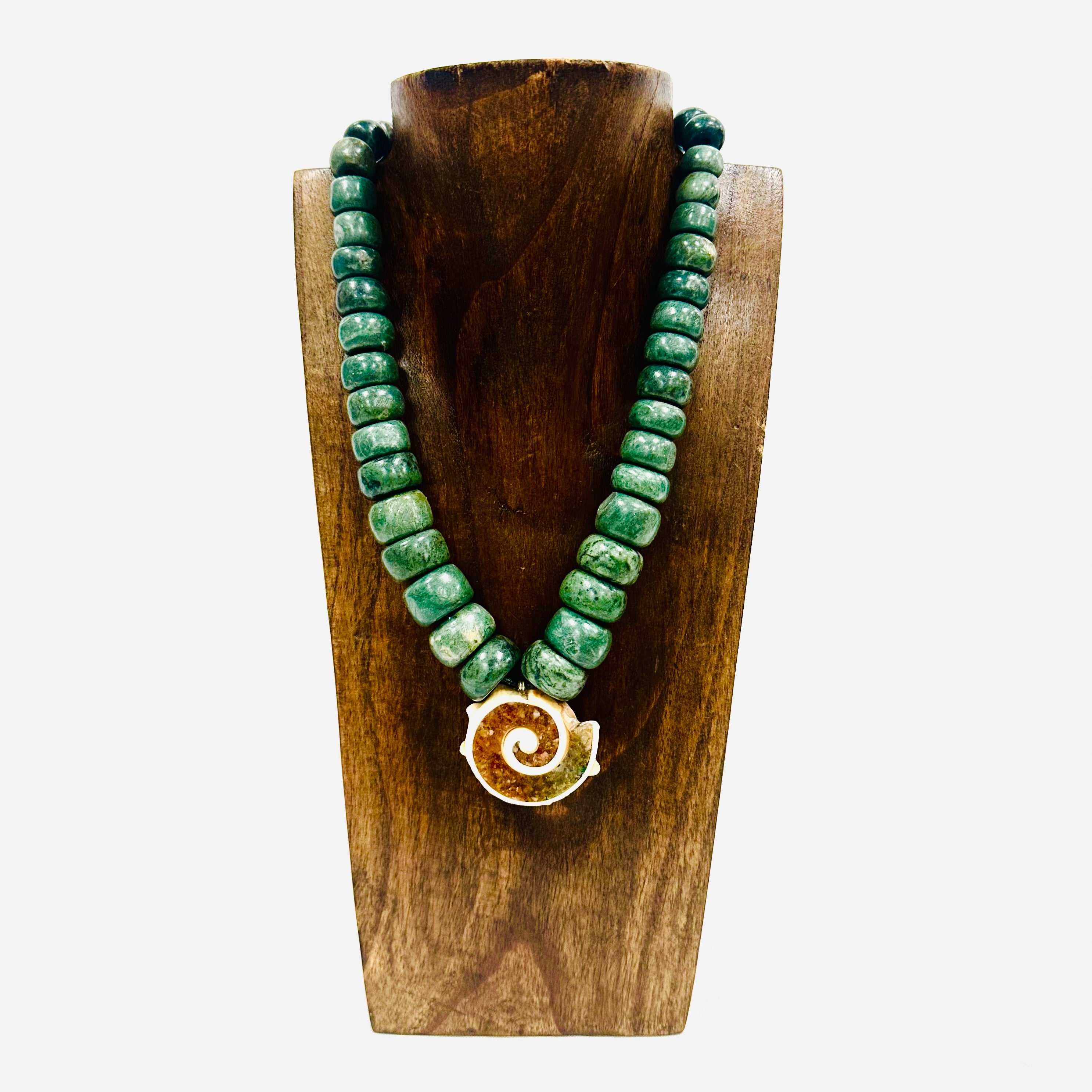 Necklace - Guatamala Jade w inlayed Caracol | conch shell 33