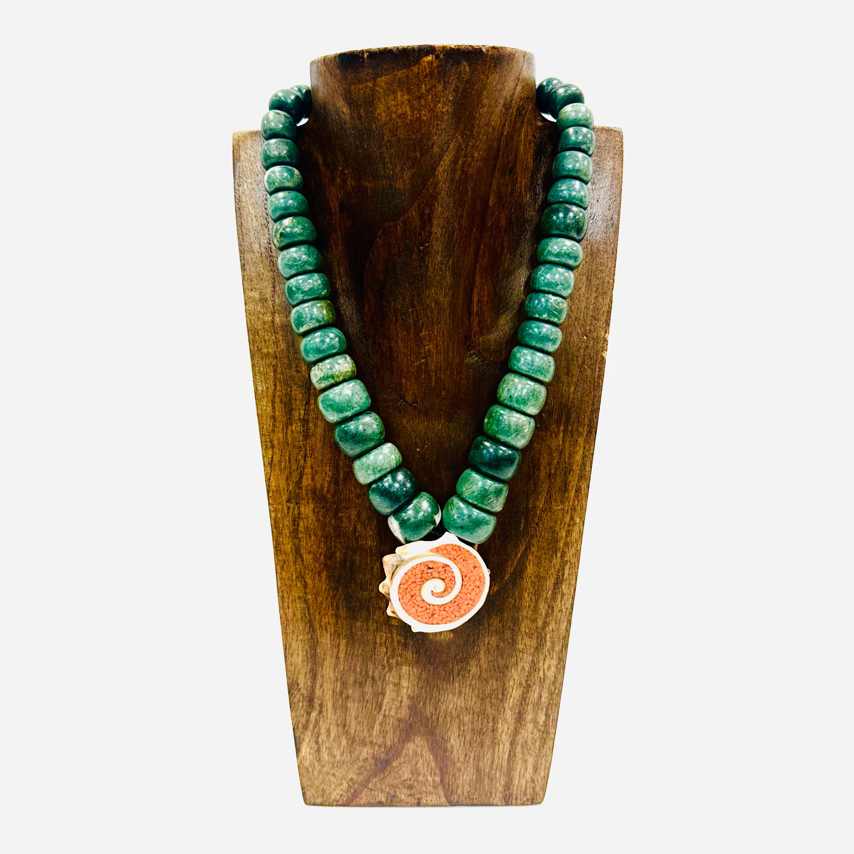 Necklace - Guatemala Jade w inlayed Conch shell | Caracol 34