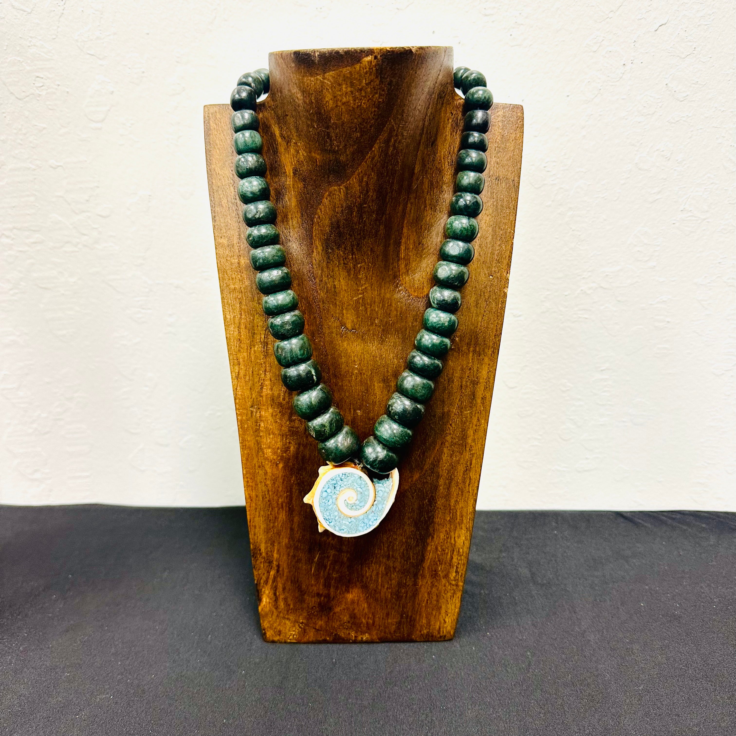 Necklace - Guatamala Jade w Enlayed shell 29