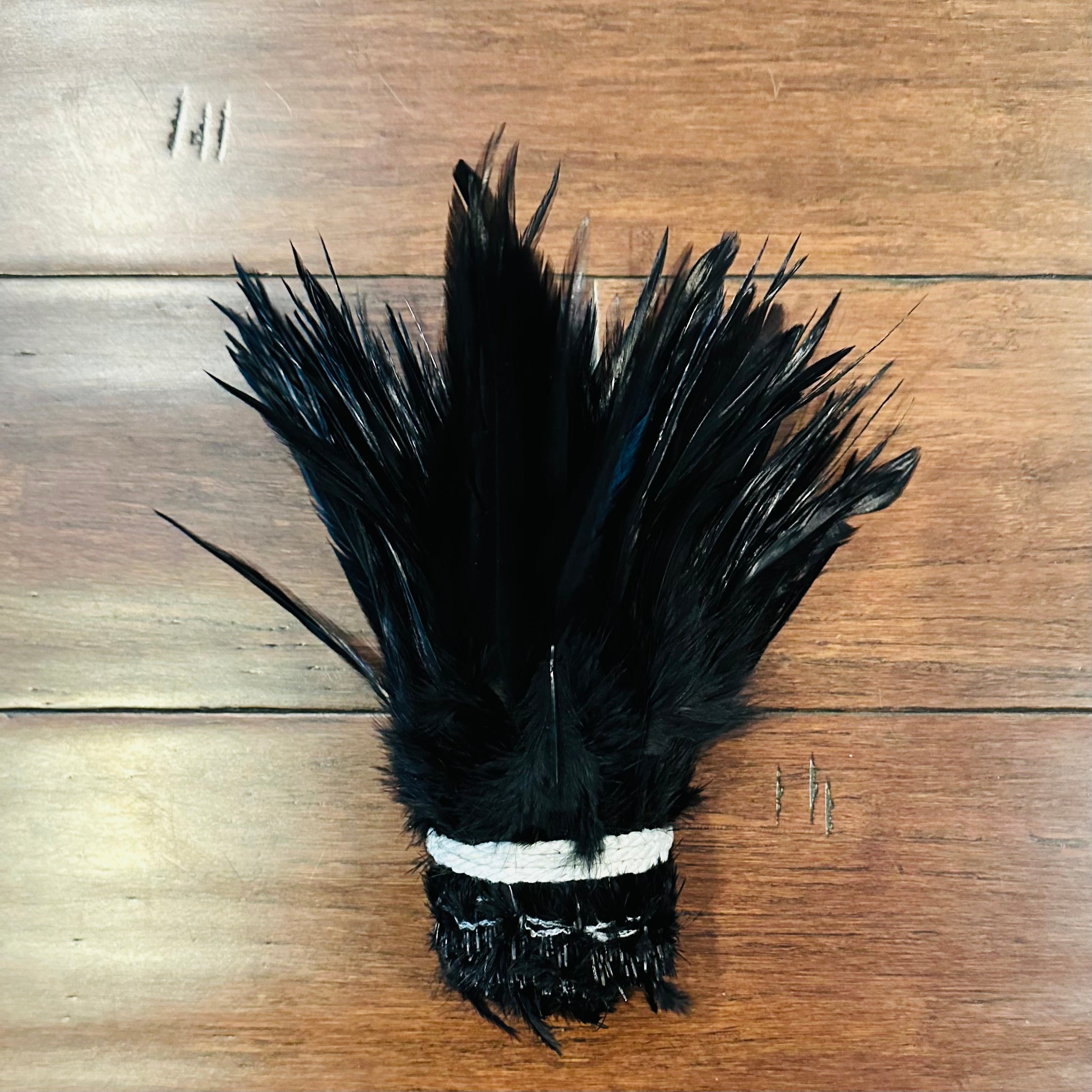 Feathers, Black Strung Rooster hackle feathers, 6-8", 1 yard