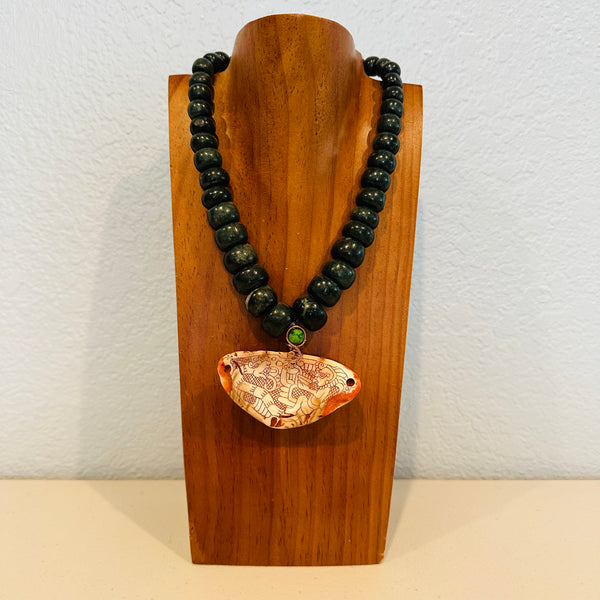 Necklace - Guatamala Jade w engraved shell 4