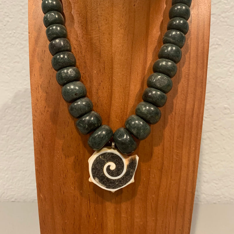 Necklace - Guatamala Jade w Enlayed shell 22