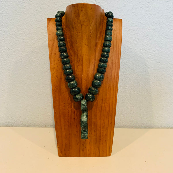 Necklace - Jade necklace w Snake pendent